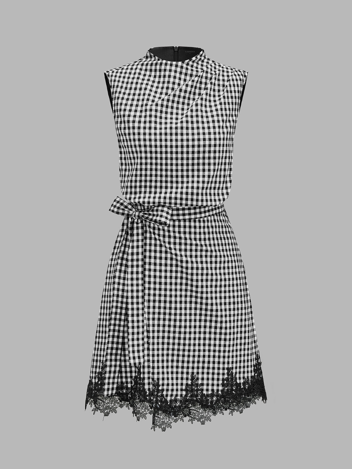 Robe mini à carreaux vichy avec finitions dentelle en détail