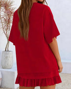 Détail de la mini jupe femme assortie de l'ensemble