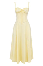Robe moulante bustier à fleurs et taille découverte