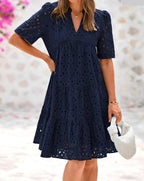 Robe d'été élégante avec détails en dentelle et volants