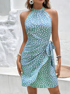 Robe courte plissée à col licou floral avec fermeture éclair