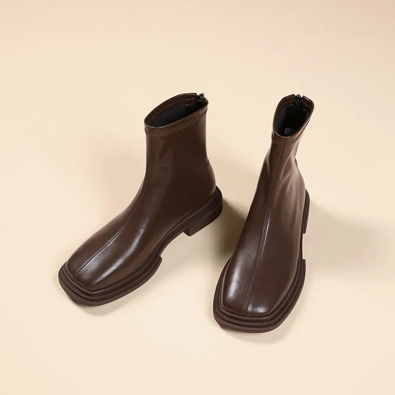 Léa Blanchet | Bottines Minimalistes à Bout Carré