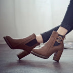 Sophie Paris I Bottines à Talon Robuste avec Boucle Décorative
