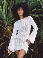 Robe courte en crochet tricoté dos nu avec manches longues