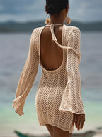 Robe courte en crochet tricoté dos nu avec manches longues