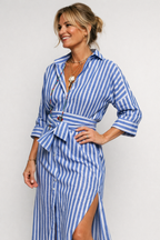 Robe midi rayée avec ceinture et nœud papillon