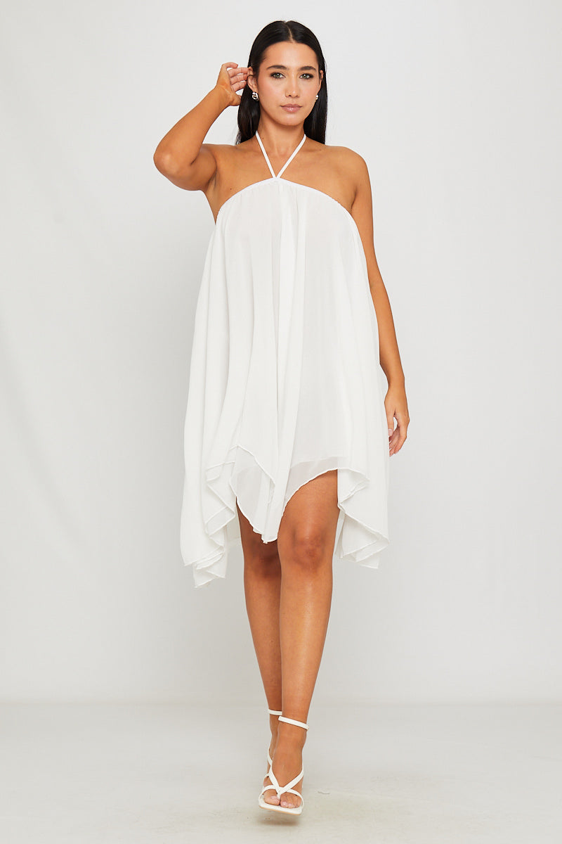 Robe courte asymétrique en chiffon blanc avec dos nu pour femmes