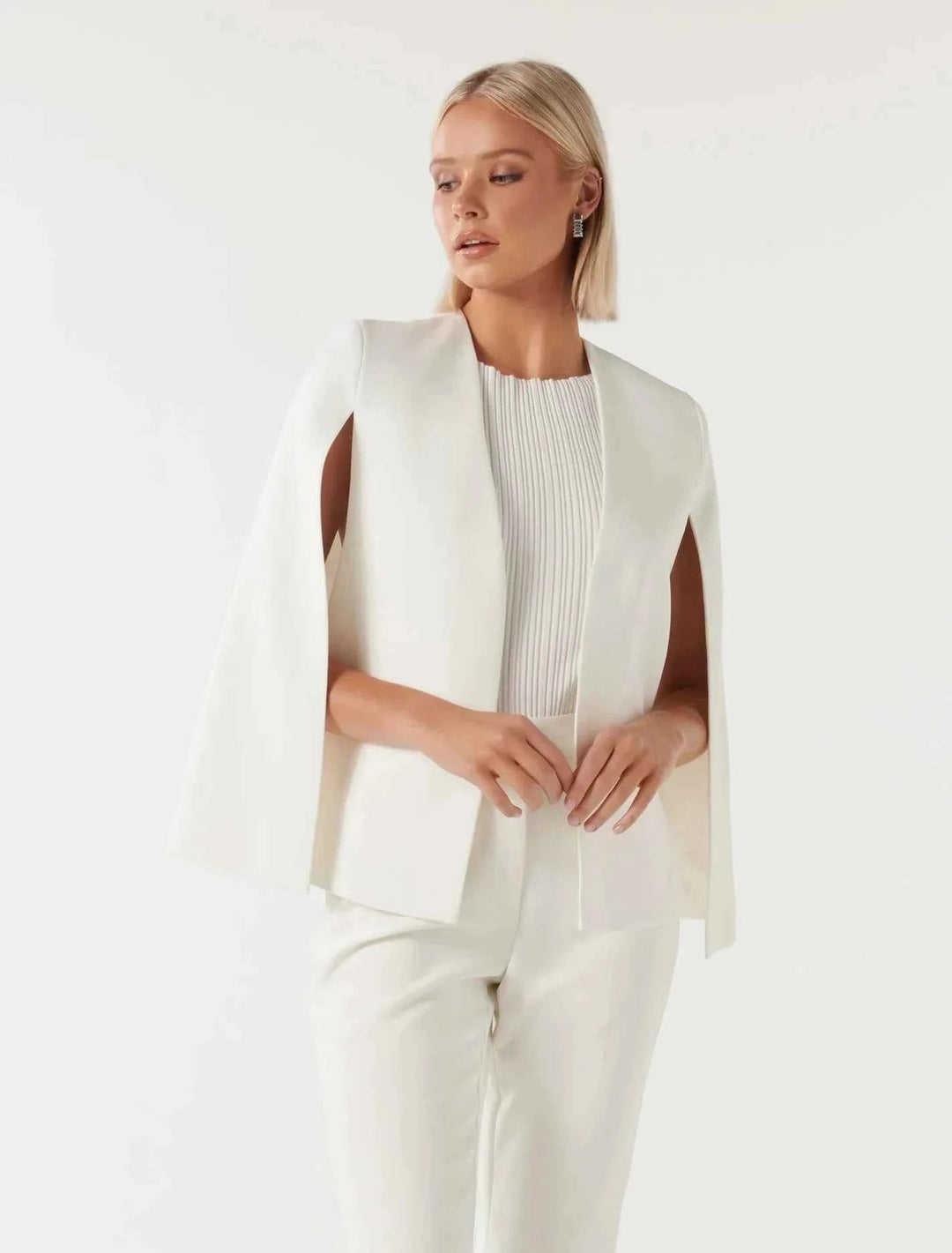Blazer Cape Élégant pour Femme avec Coupe Flottante et Fente aux Manches