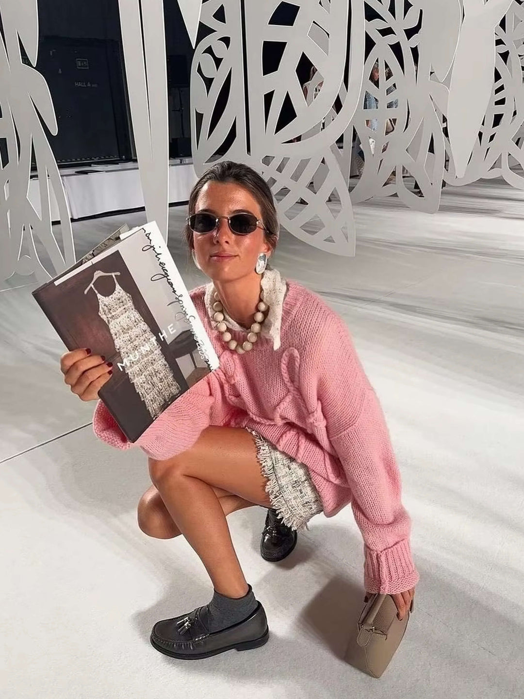 Pull surdimensionné confortable avec détails brodés élégants