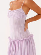 Robe longue à bretelles spaghetti avec volant et smocks