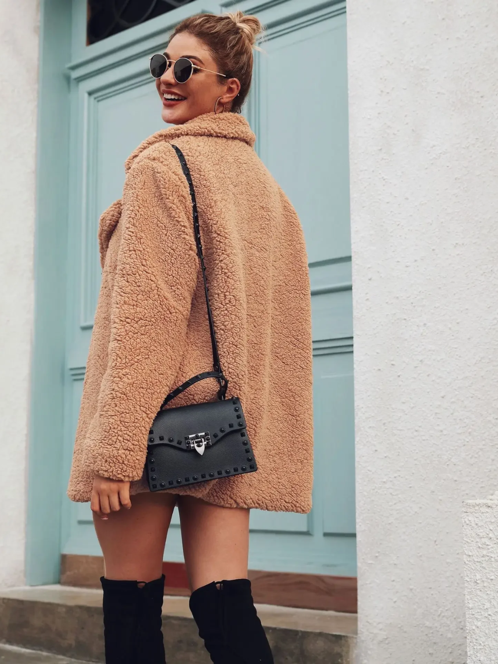 Manteau Court en Peluche Teddy Douillet avec Col Revers