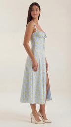 Robe midi fleurie pour femmes, idéale pour les invitées de mariage