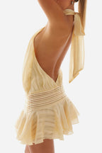 Robe courte drapée en satin avec col