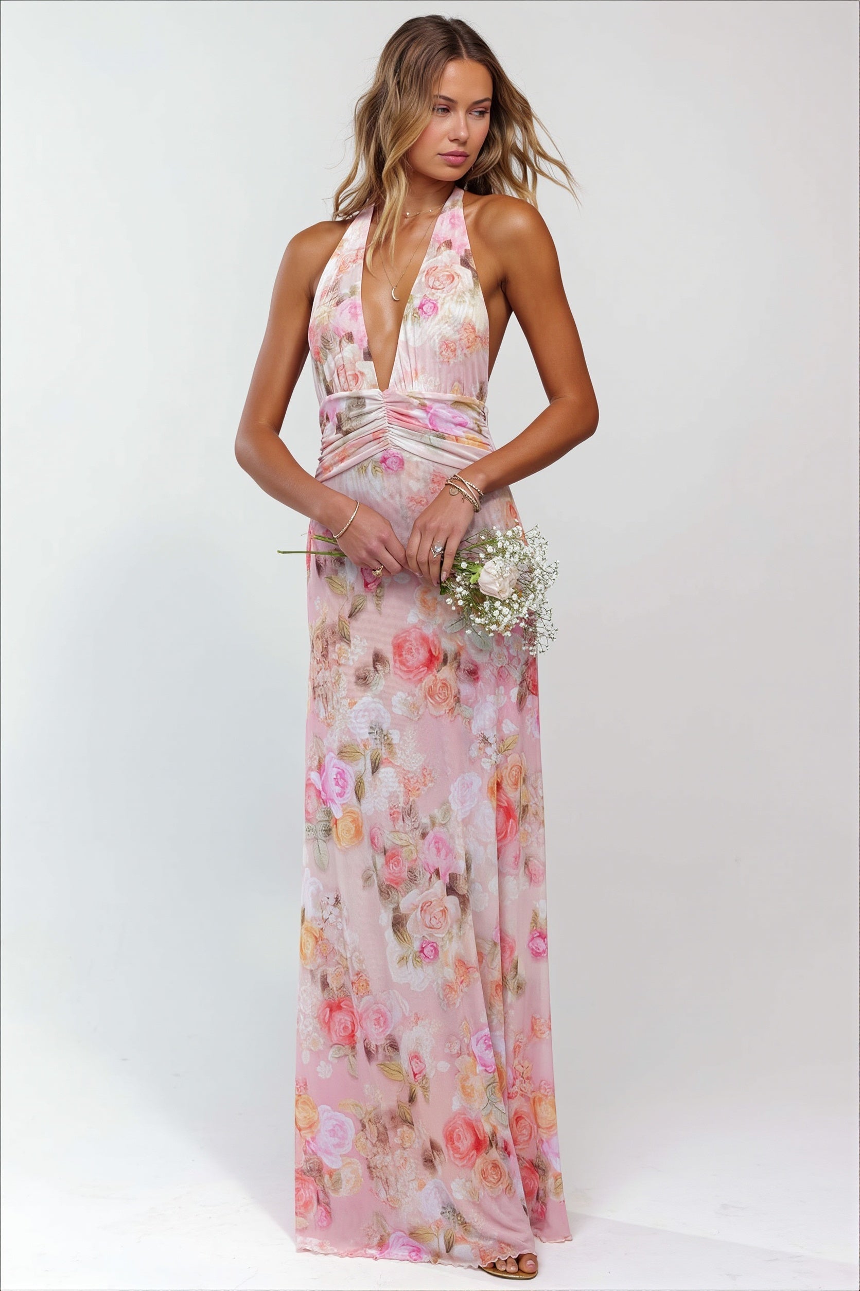 Vue de face de la robe longue imprimée à col halter