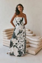 Robe femme à motif floral avec coupe féminine vue de face