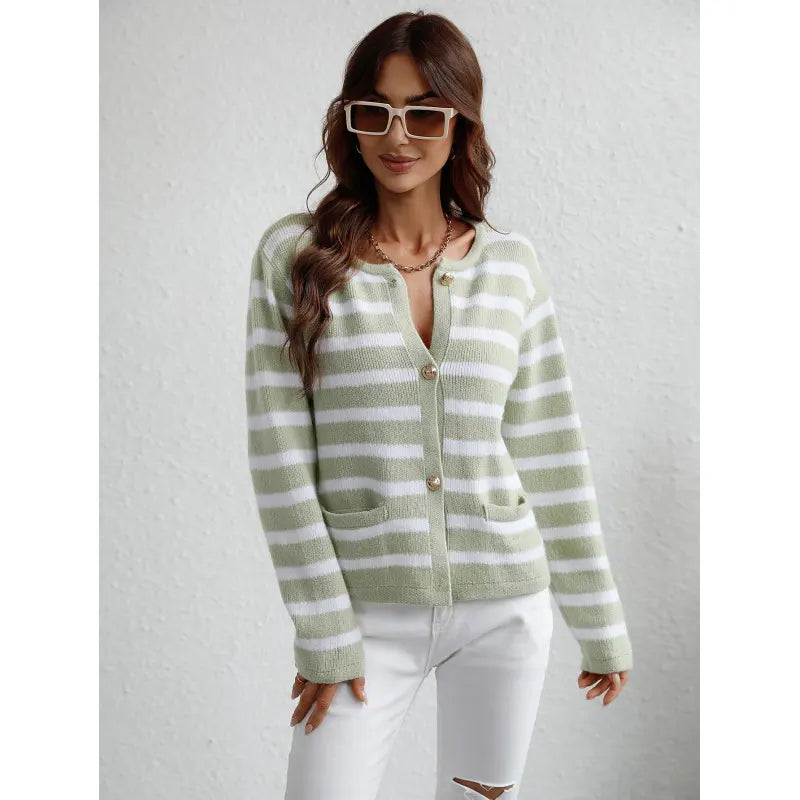 Pull en maille chunky confortable avec boutons et poches latérales