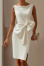 Robe courte sans manches à col rond avec détail nœud