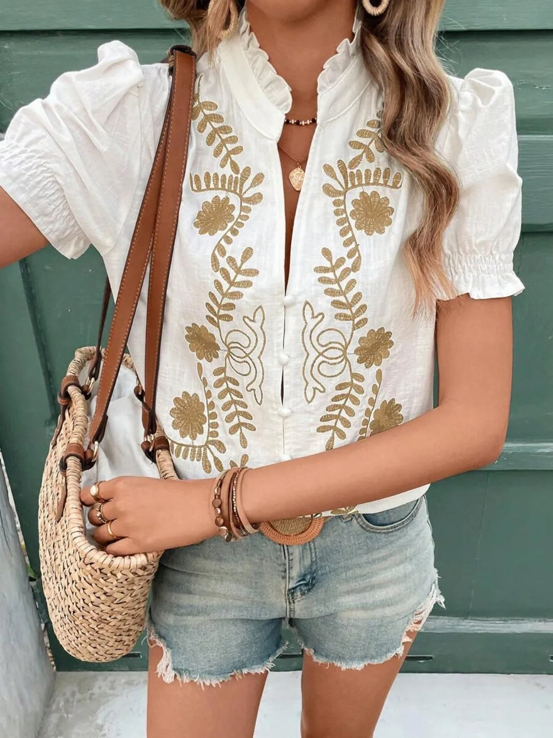 Blouse à manches courtes avec col cranté et volants brodés