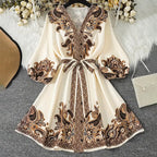Robe imprimée à col en V pour femmes avec ceinture à nouer et taille ajustable