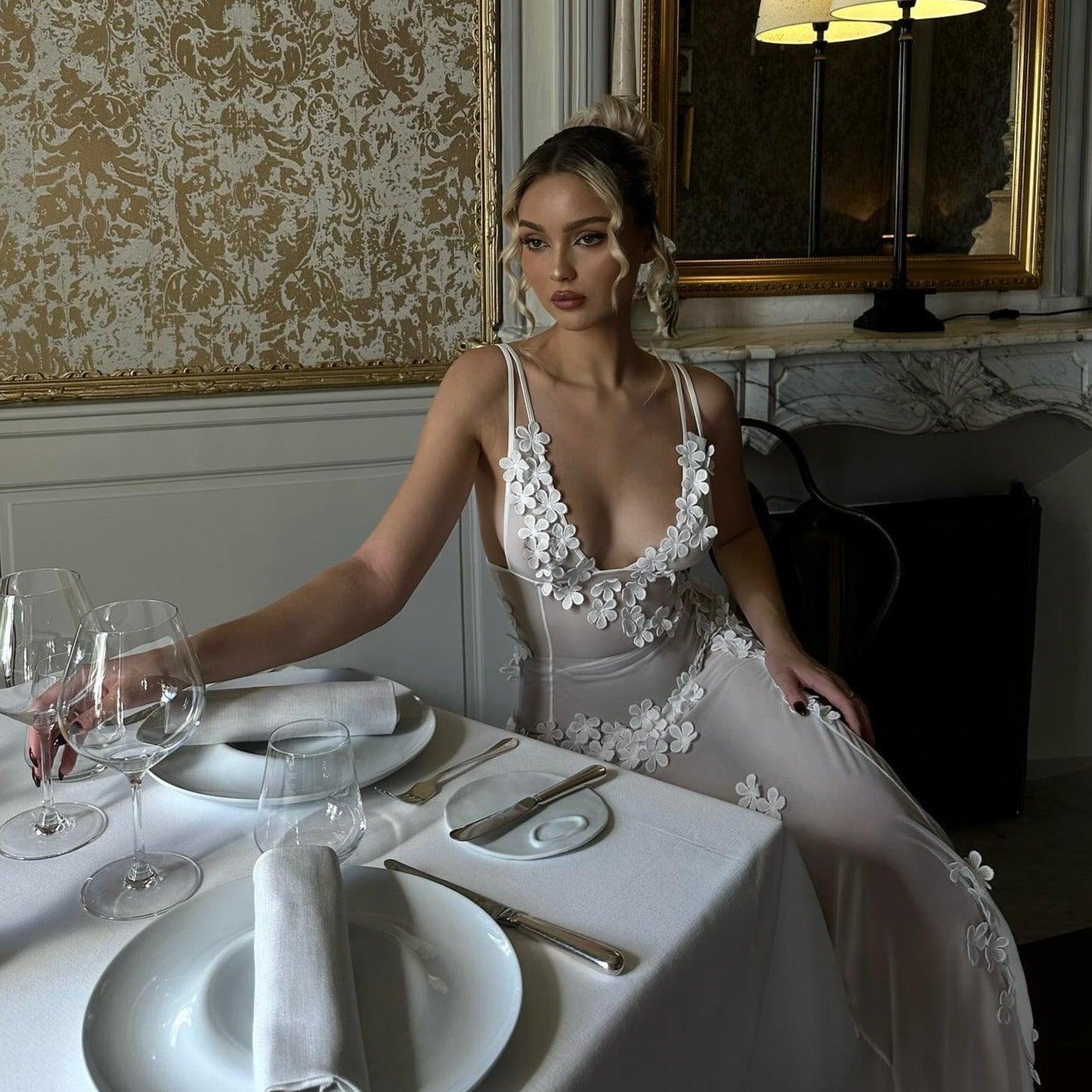 Robe longue en maille blanche à fleurs avec broderie florale