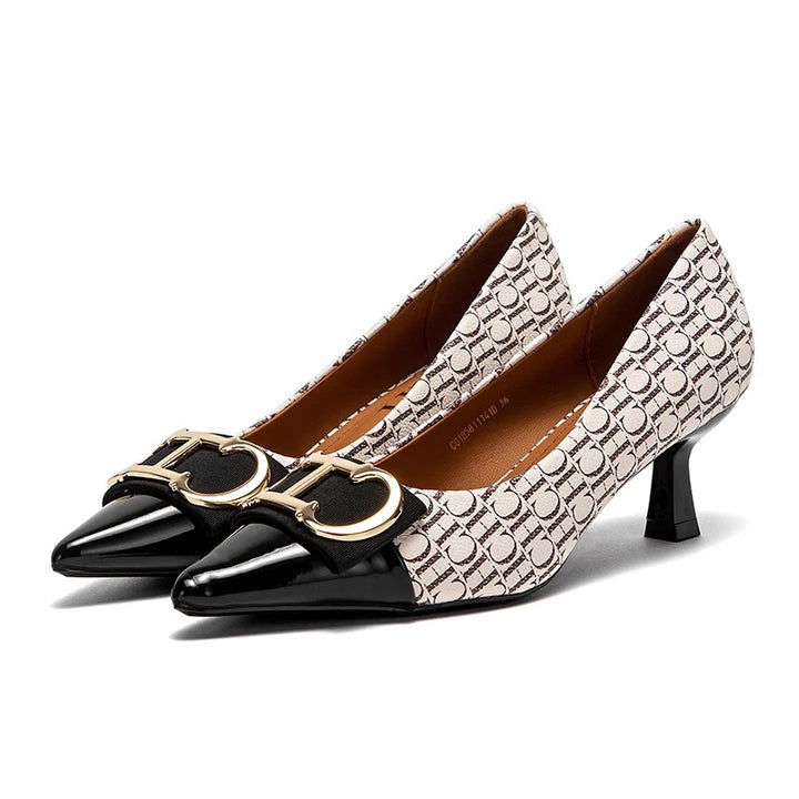 Isabelle Moreau® | Glänzende Kitten Heels mit Goldschnalle