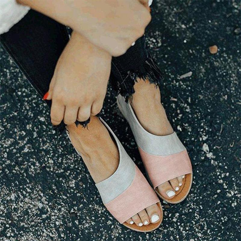 Vue arrière des sandales femme bicolores style estival