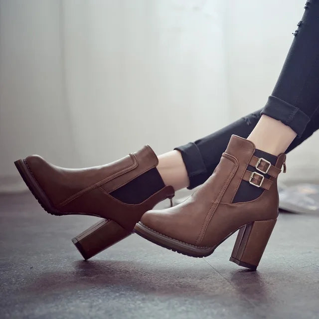 Bottines à Talon Robuste avec Boucle Décorative