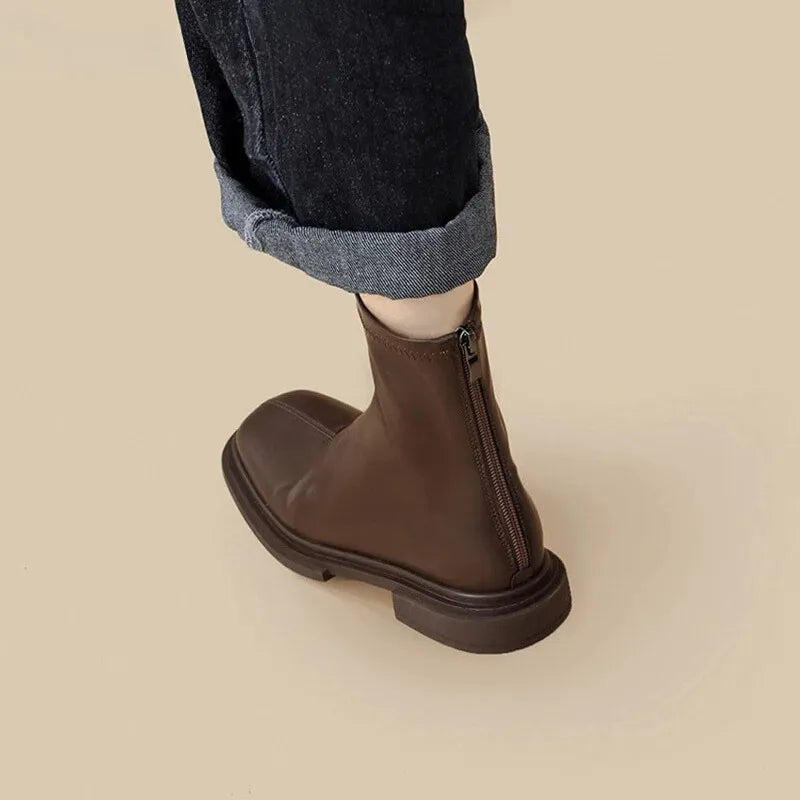 Bottines Minimalistes à Bout Carré
