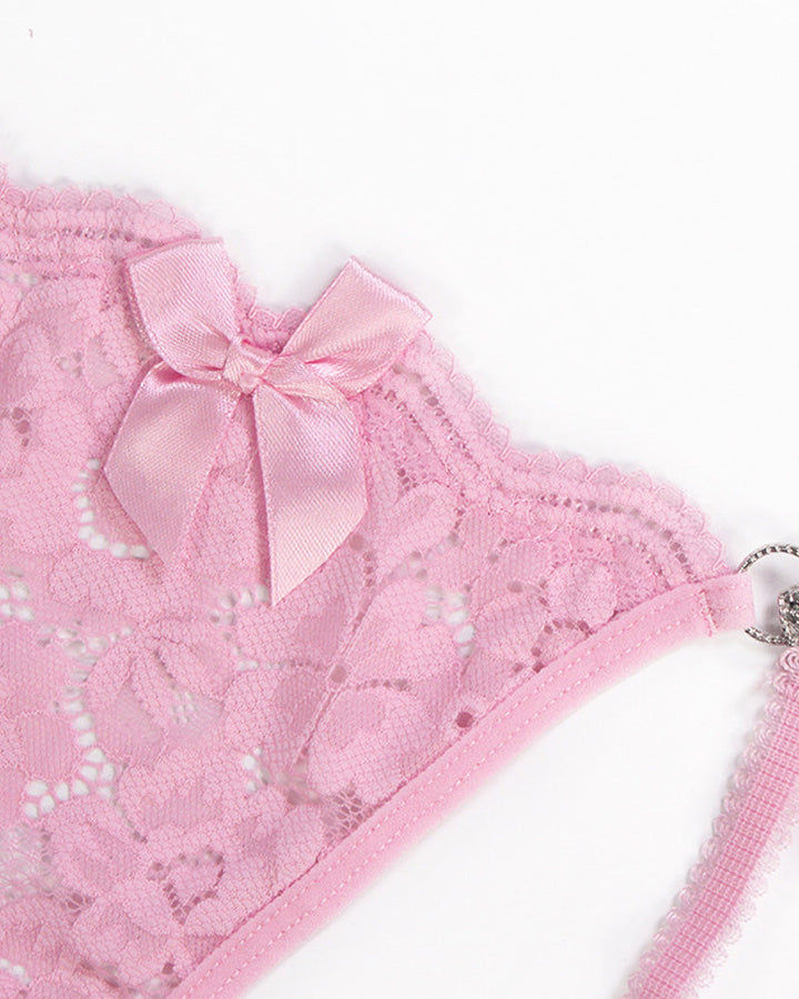 String sexy en dentelle avec nœud