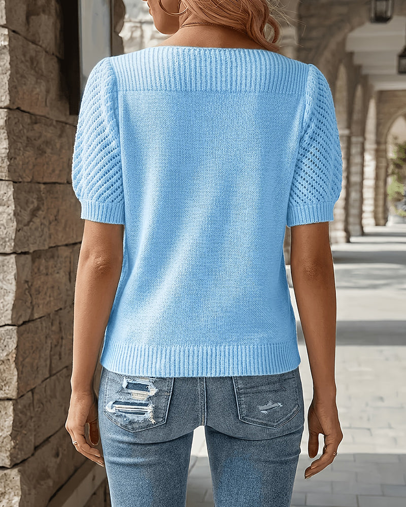 Pull femme uni porté avec coupe décontractée et couleur unie