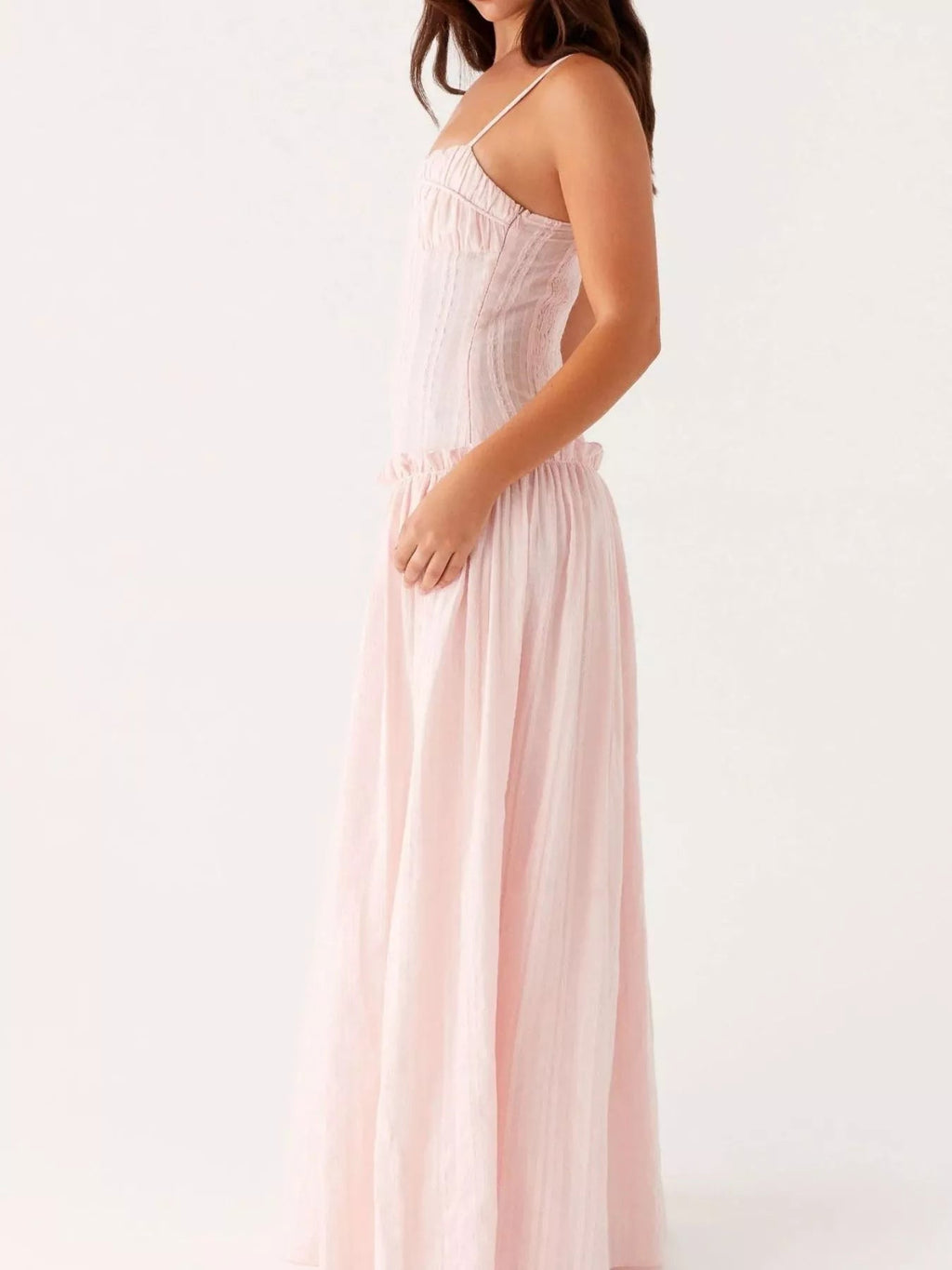 Robe longue à bretelles spaghetti avec volant et smocks