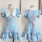 Robe courte à volants avec manches bouffantes