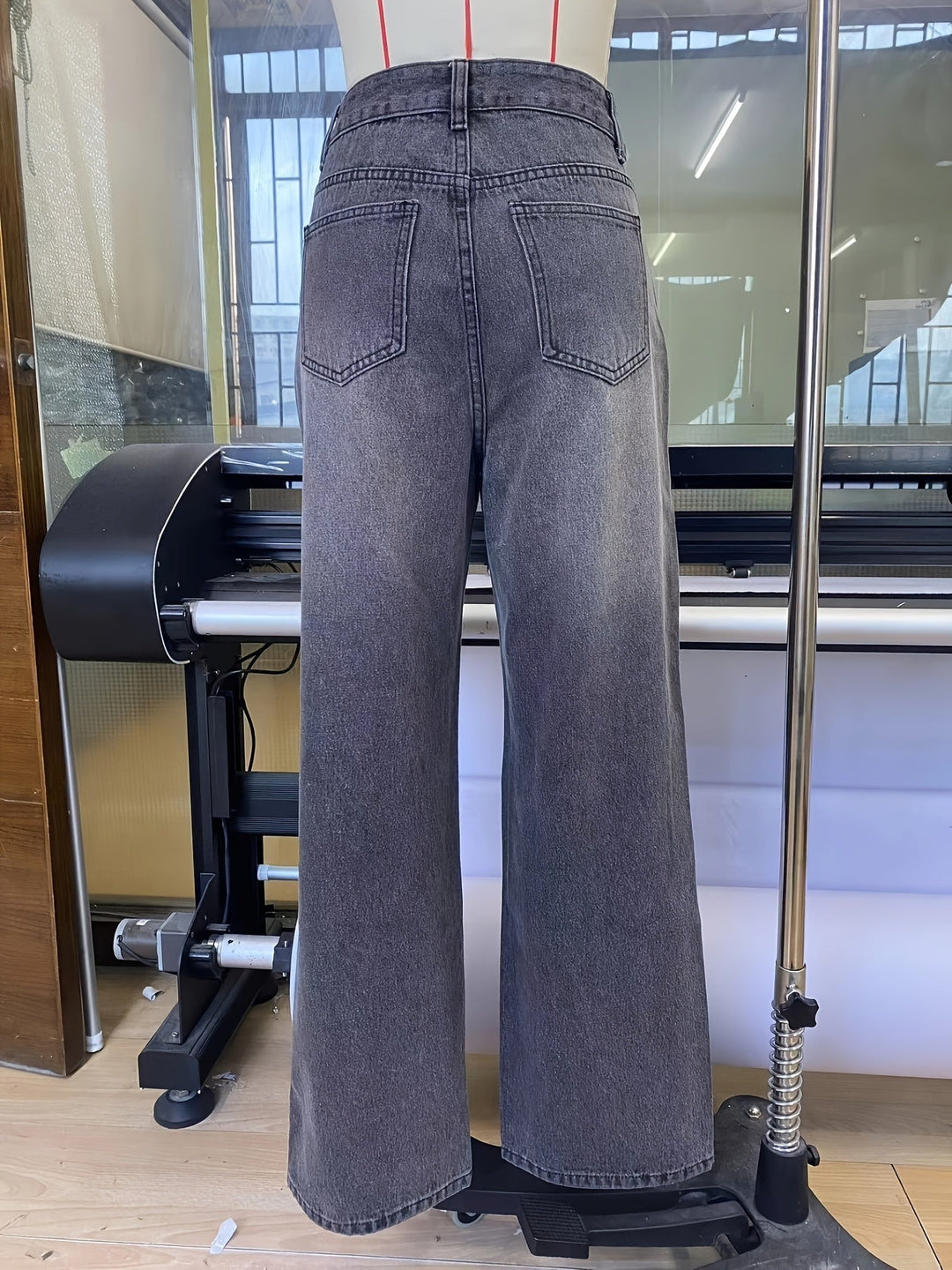 Jean en denim à taille haute et jambes larges avec imprimé graphique
