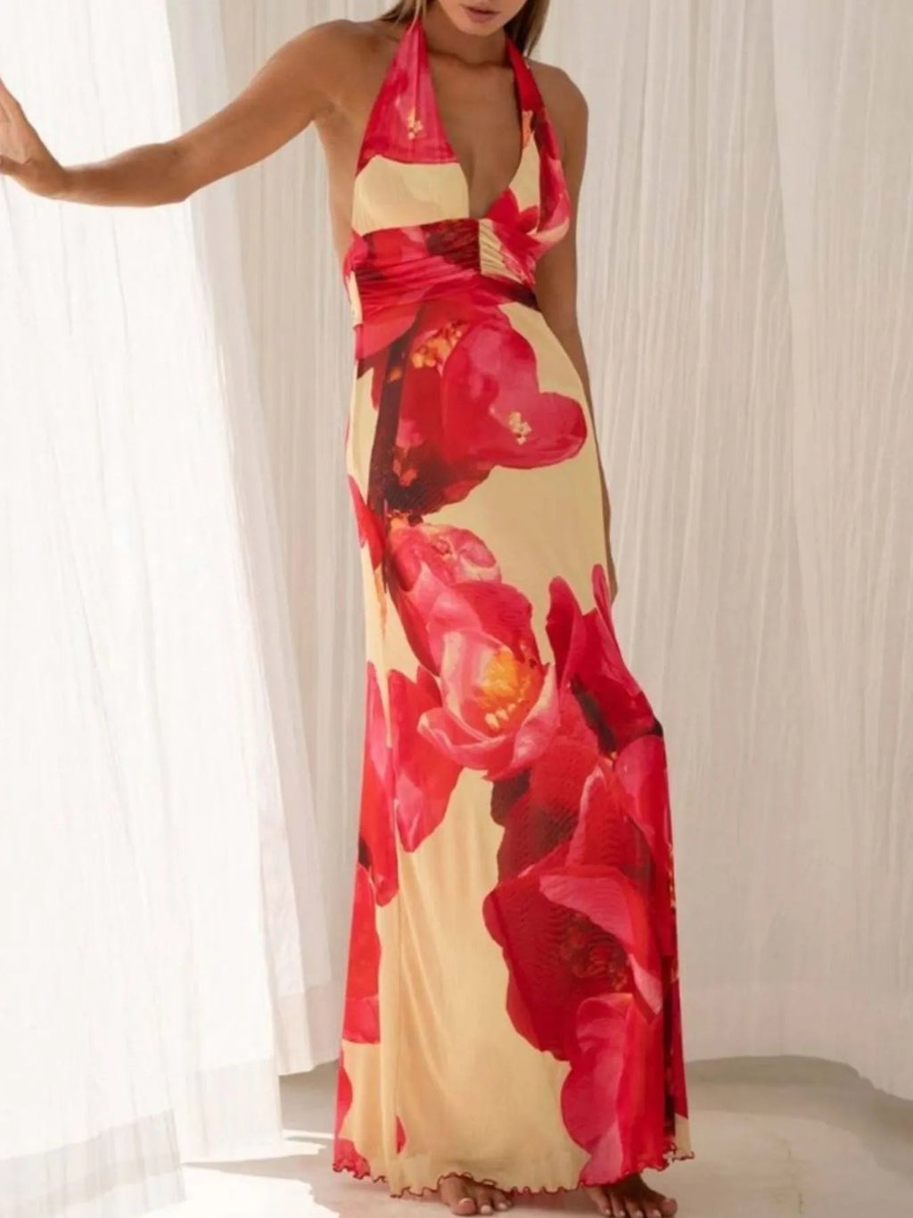 Robe longue froncée à col halter imprimé floral