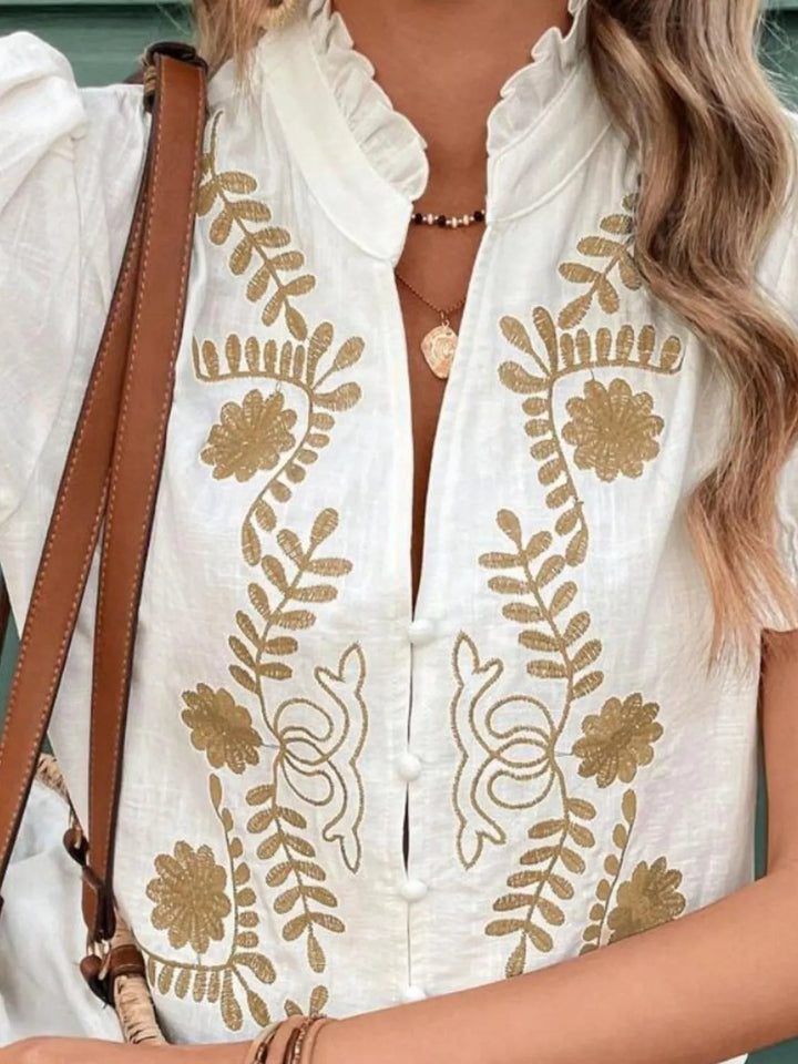 Blouse à manches courtes avec col cranté et volants brodés