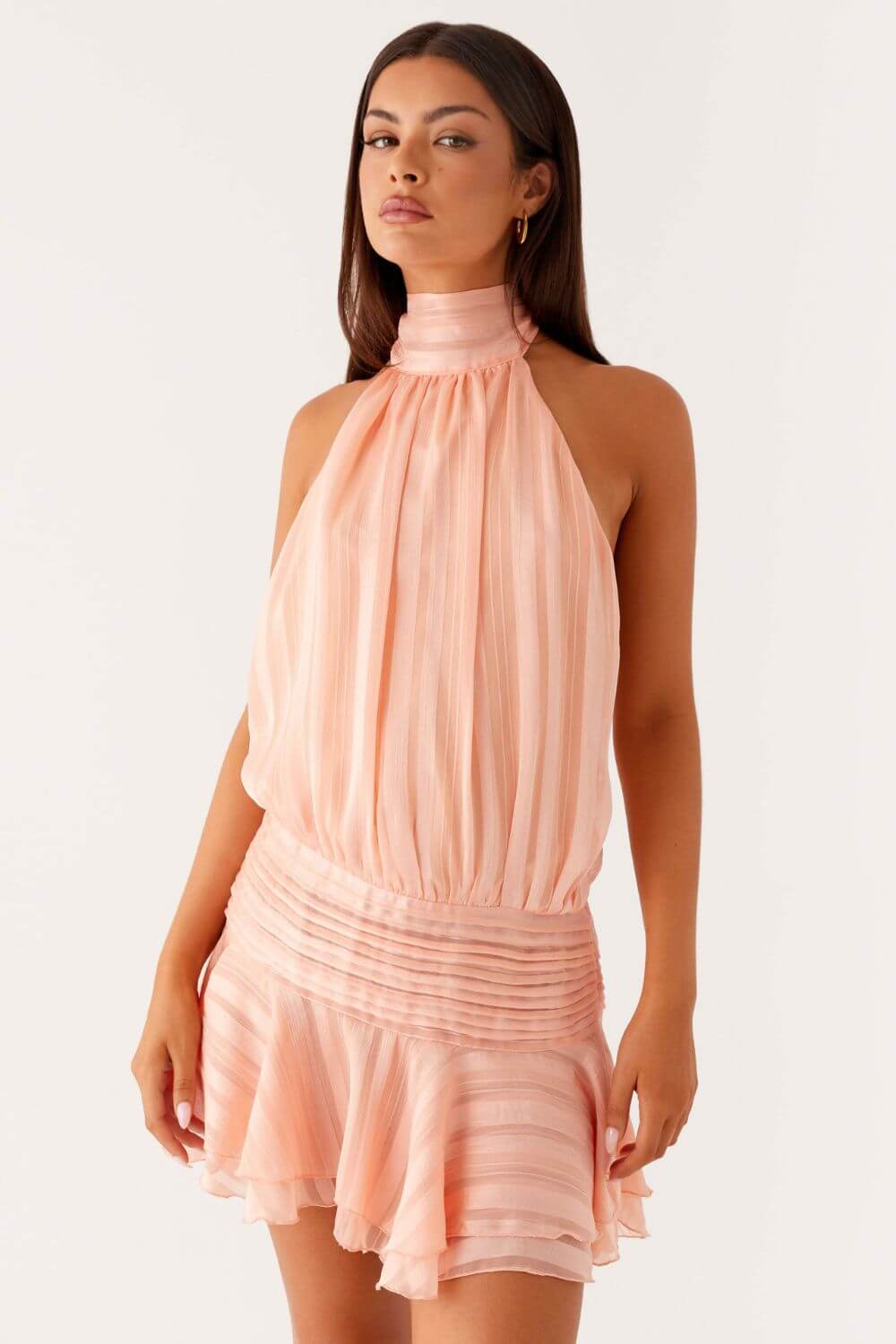 Robe courte drapée en satin avec col