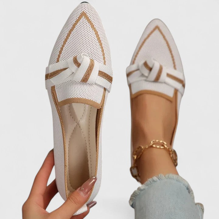 Vue de profil des mocassins femme en maille à bout pointu