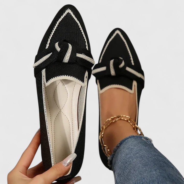 Vue de dessus de mocassins femme en maille au design élégant