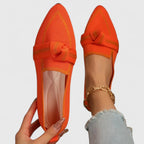 Détail de la maille et du nœud sur des mocassins femme chic