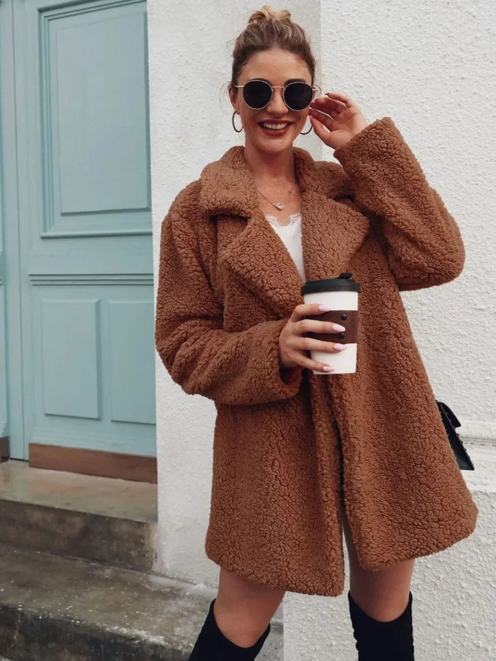 Manteau Court en Peluche Teddy Douillet avec Col Revers