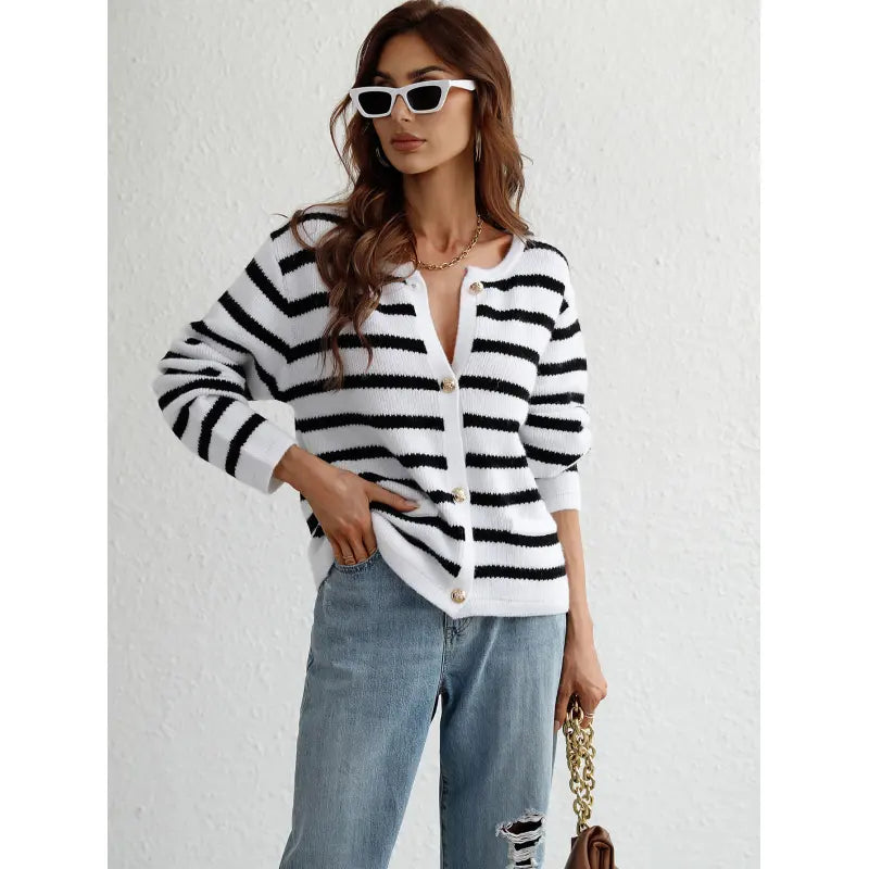 Pull en maille chunky confortable avec boutons et poches latérales