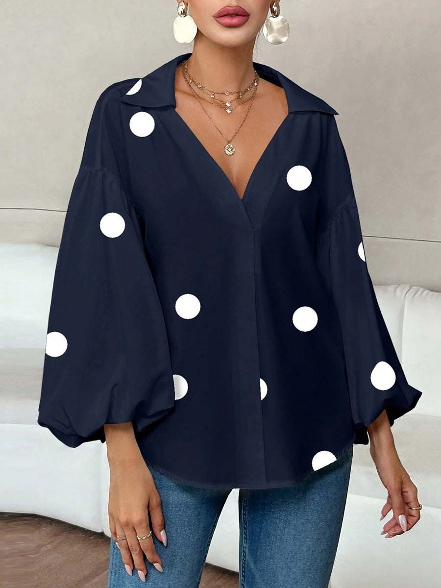 Blouse femme à manches longues et motif à pois vue de trois quarts