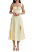 Robe moulante bustier à fleurs et taille découverte