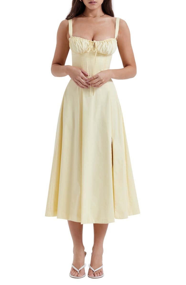 Robe moulante bustier à fleurs et taille découverte