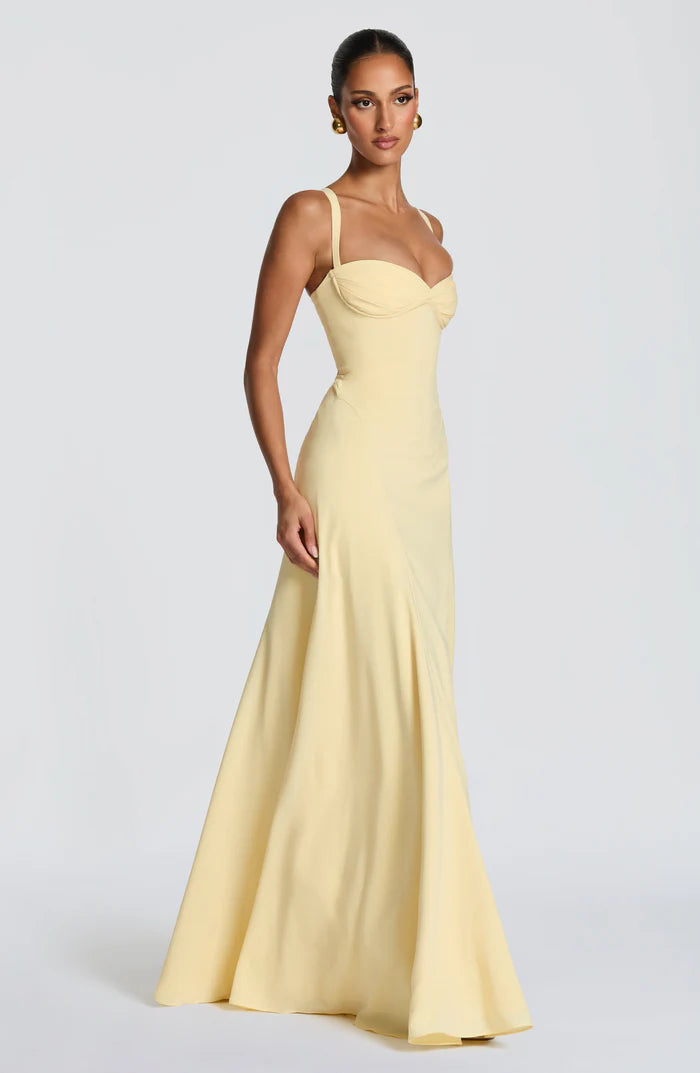 Robe maxi sans manches style Rihanna