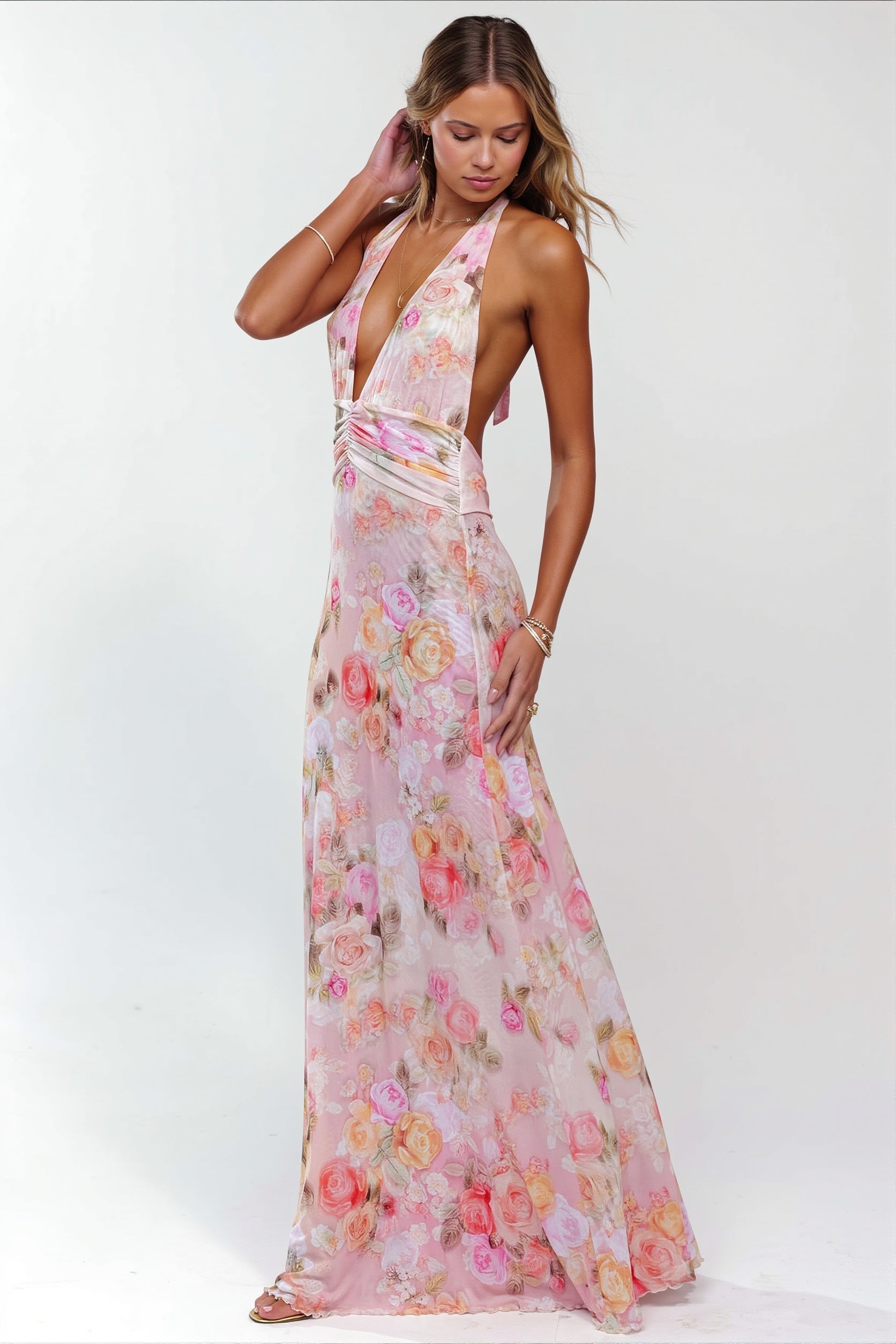 Vue de dos de la robe longue dos nu pour femme