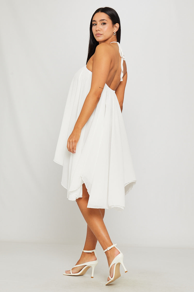 Robe courte asymétrique en chiffon blanc avec dos nu pour femmes