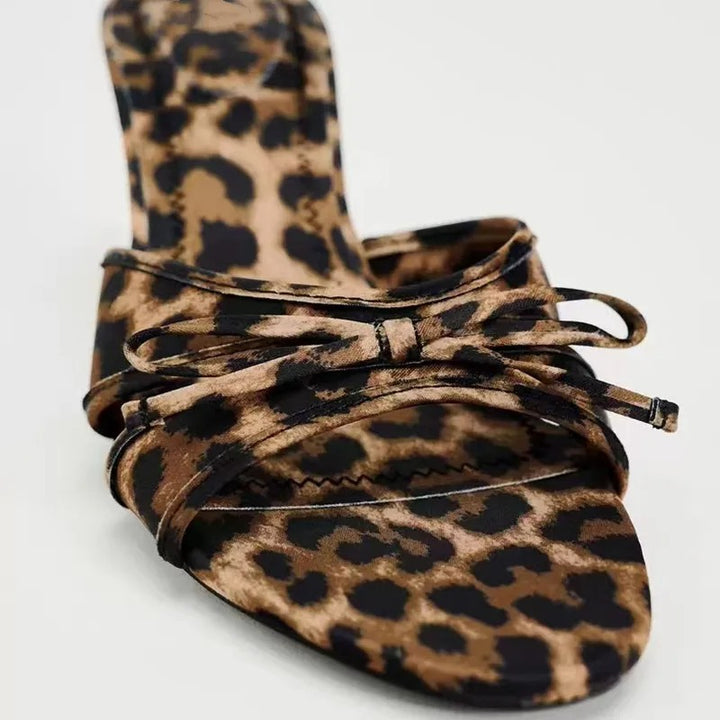 Isabelle Moreau® | Elegante Leopardenmuster-High-Heels mit Riemen
