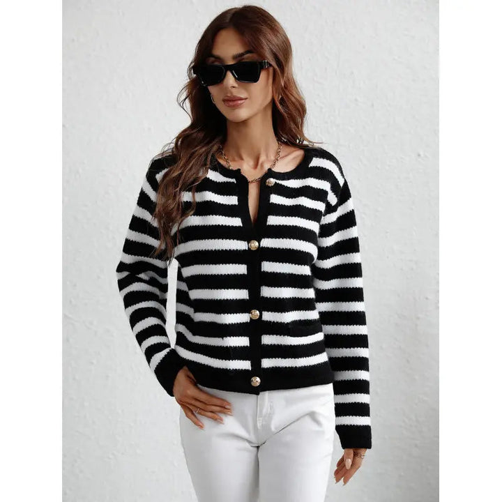 Pull en maille chunky confortable avec boutons et poches latérales