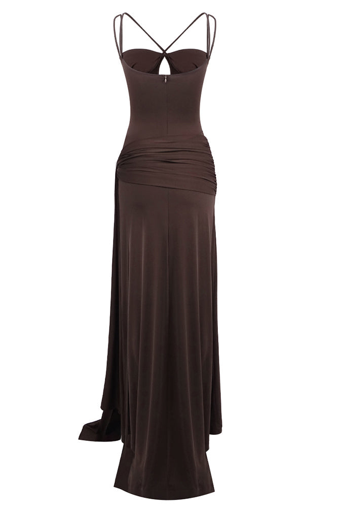 Robe maxi drapée à bretelles avec silhouette élégante